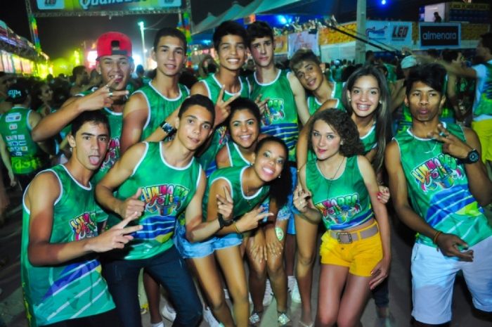 Foi ao Linhares Folia? Confira se está na galeria de fotos
