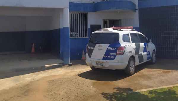 Homem com diversas passagens por furto levou R$ 1 mil antes de ser algemado no Pontal