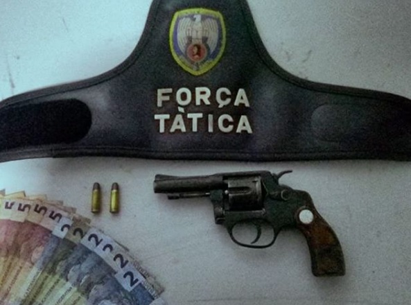 Detido com revólver pela Força Tática no N. Esperança diz que pagou R$ 2,5 pela arma