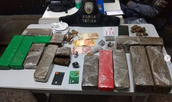 Força Tática apreende quase 9 kg de droga. Traficante tenta atropelar policiais