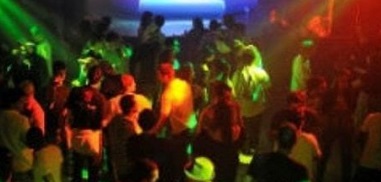 PM acaba com baile funk, prende mulher e três homens às 4h da madrugada