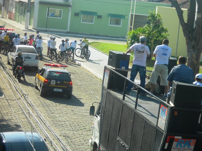 Maio Amarelo: ciclistas e motociclistas participam de campanha de conscientização sobre o trânsito d