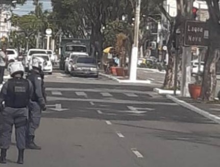 Homem exibe órgão genital para mulher na rua, e é detido no Centro de Linhares