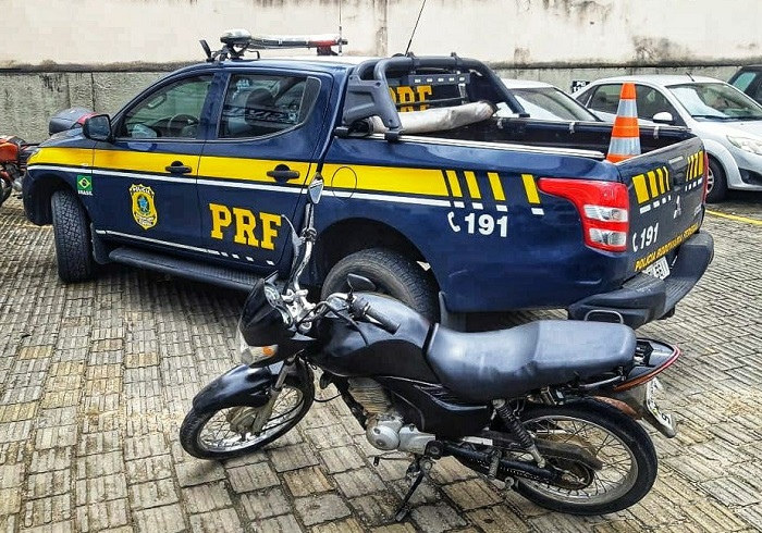 PRF Recupera motocicleta roubada na BR 101 em Aracruz