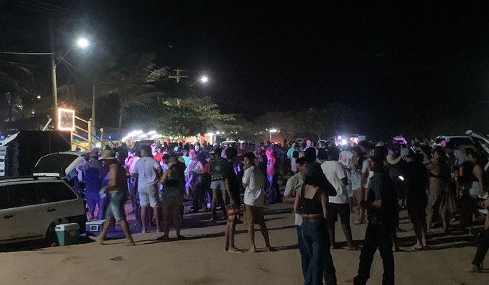 E a pandemia? Pontal do Ipiranga lotado após chegada de cavalgada