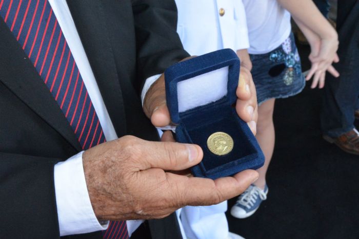 Festa de Caboclo Bernardo: Marinha do Brasil entrega réplica de medalha à Prefeitura de Linhares