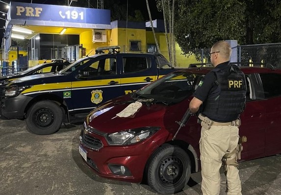 PRF recupera veículo roubado na BR 101, em Linhares