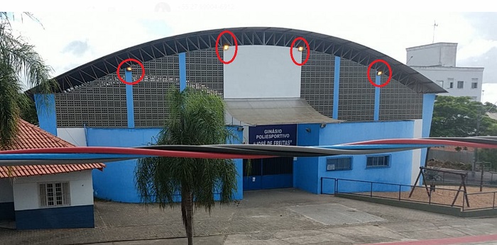 Quem paga a conta? Leitor diz que há 10 dias ninguém apaga as lâmpadas de ginásio no Araçá