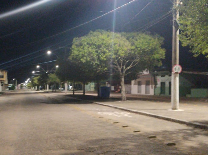 Pontal: Mulher é algemada e levada para a delegacia juntamente com dois rapazes