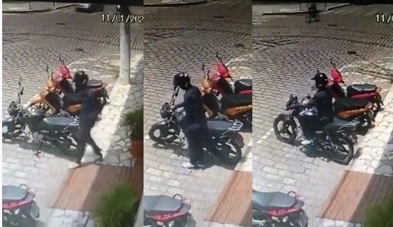 Vídeo: Ladrão furta moto à luz do dia no Centro de Linhares