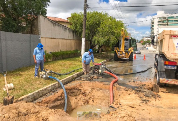 Oito bairros de Linhares afetados por rompimento de adutora do Saae