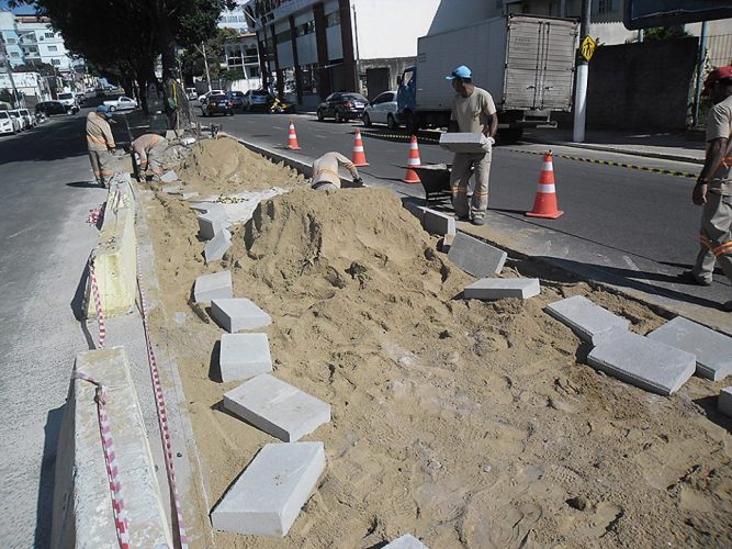Canteiros da Avenida Getúlio Vargas são adequados para melhoria no trânsito