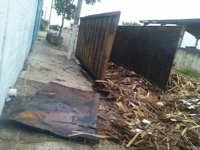 Interlagos: container pega fogo e deixa moradores sem energia elétrica