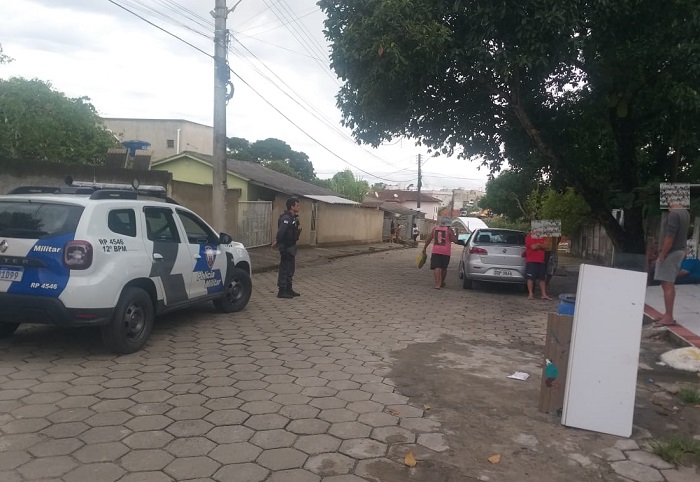 Tiro: Brincadeira de bola na rua quase termina em tragédia no Bº São José