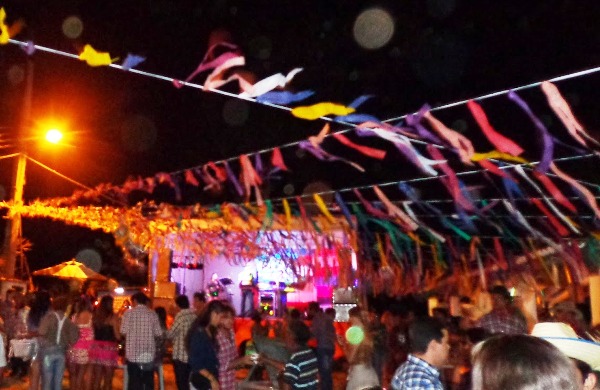 25 anos de festa no bairro Santa Cruz: vem aí o Arraiá da Gata 2014 