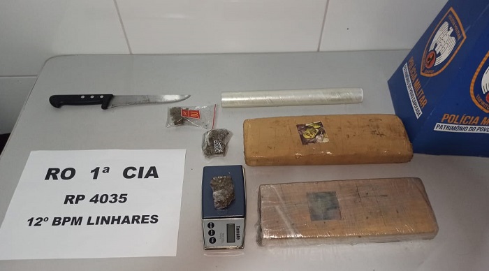 PMs Sombras apreendem tabletes de maconha e detêm homem no Centro de Linhares
