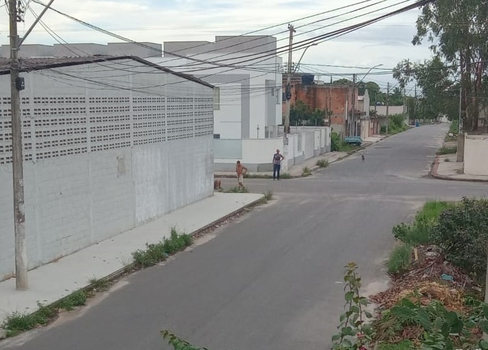 Mulher é perseguida e espancada em via pública, no Planalto