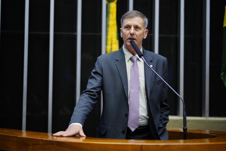 Proposta exige barreira física para proteger atendentes em hospitais