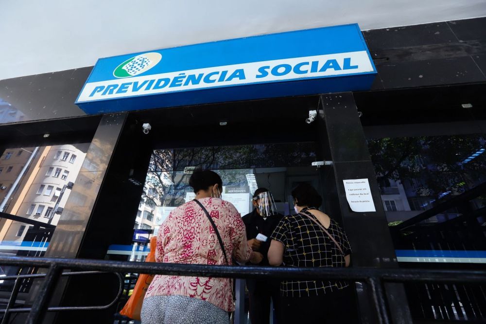 Professora entra na Justiça e desiste de aposentadoria em SC 