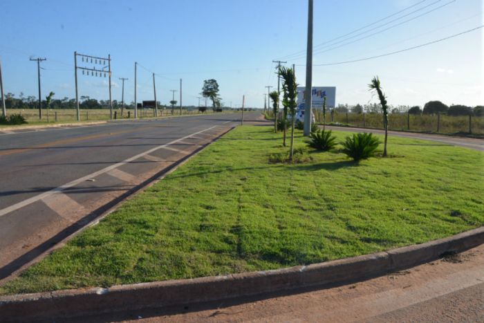Trevo de acesso a Povoação recebe serviços de paisagismo?
