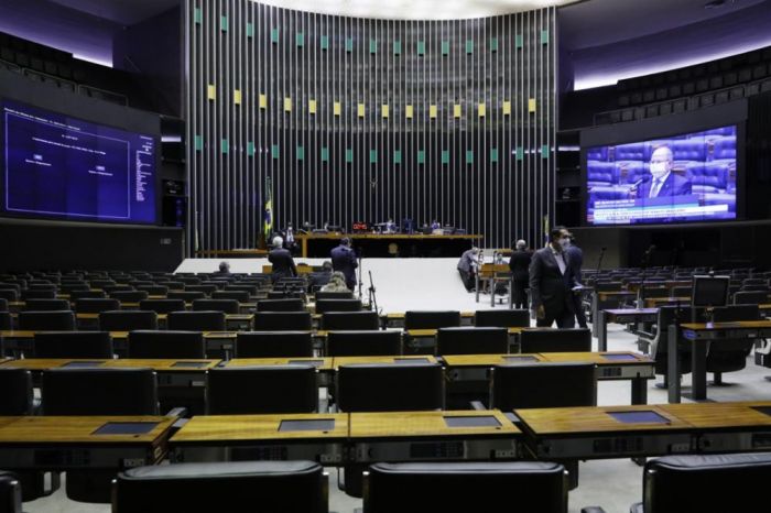 MP que facilita a compra de vacinas deve ser votada nesta terça
