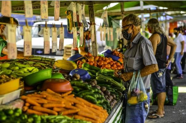 Expectativa de inflação dos brasileiros sobe para 5,3%, diz FGV