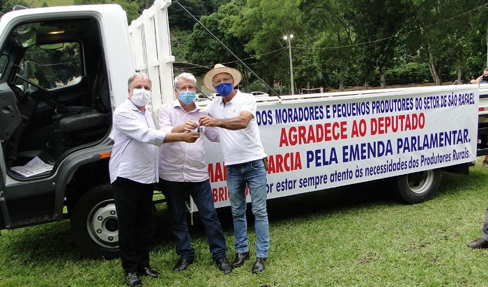 Caminhão novinho é entregue aos pequenos produtores de São Rafael