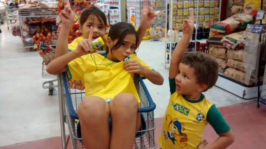 Cenas da estreia do Brasil: confira se você está na galeria de fotos