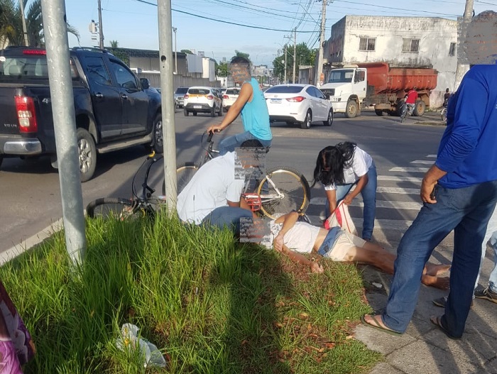 BR-101: Ciclista passa mal, cai de bicicleta e vai parar na UTI