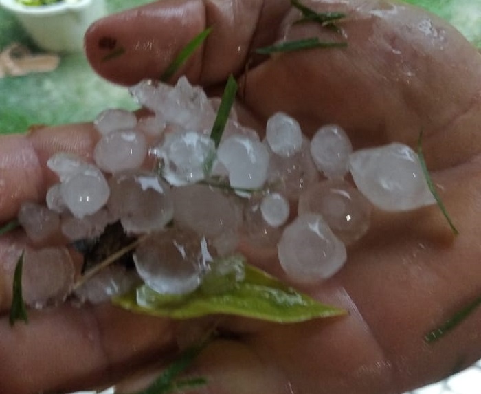 Chuva de granizo no interior de Rio Bananal