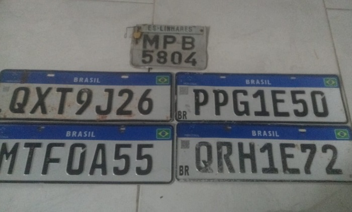 Motoristas perdem placas no Pó do Shell. Só entrego ao dono com documento, diz leitor