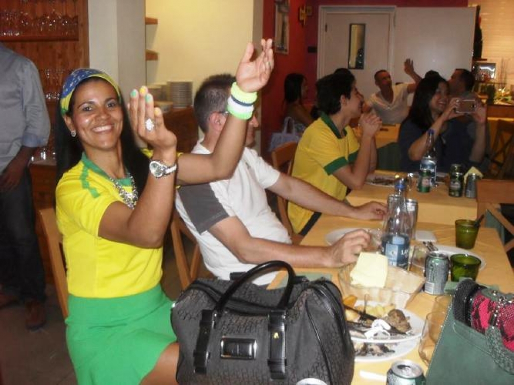 Linharenses comemoram vitória do Brasil na Itália: confira fotos