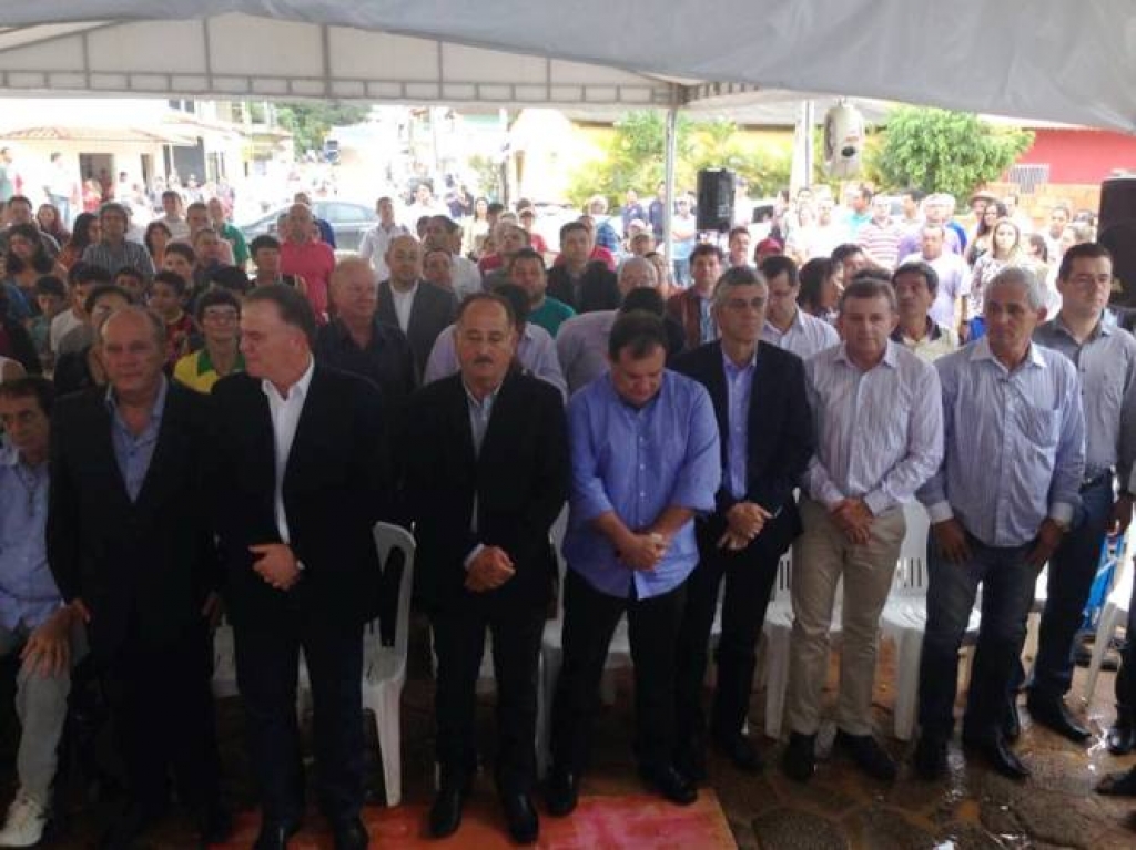 Benefícios: cenas do governador Renato Casagrande em Linhares