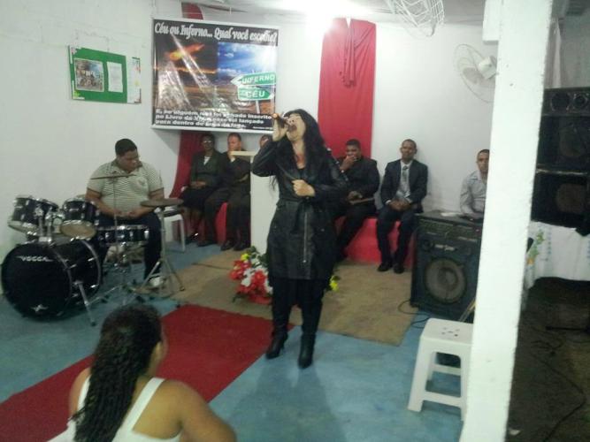 Inferno ou céu? Igreja pentecostal tem programação diferente hoje e amanhã