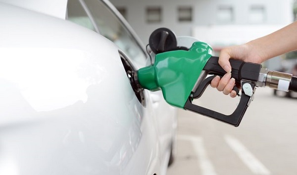 E vem aí, mais uma redução no preço da gasolina