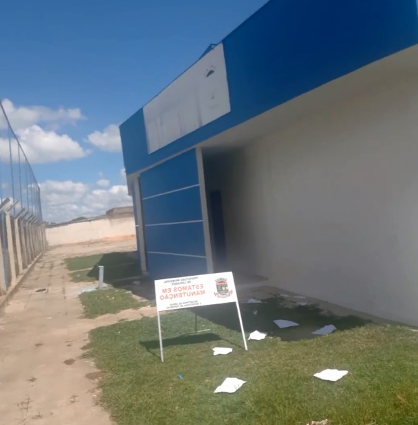 Reformar para fantasmas? Pergunta durante vídeo em frente à estádio de futebol chama a atenção em Linhares
