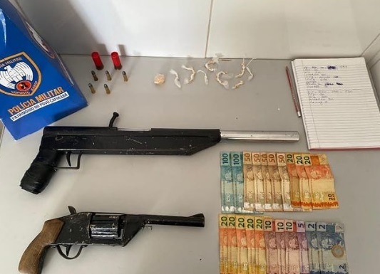 Passageiro de carro de aplicativo é detido com droga, armas e dinheiro no Nova Esperança