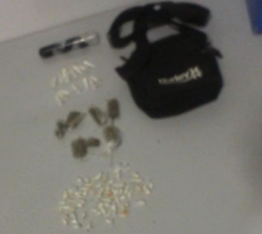 Beco 01: Traficante corre da Força Tática, e deixa drogas para traz no Pó do Shell