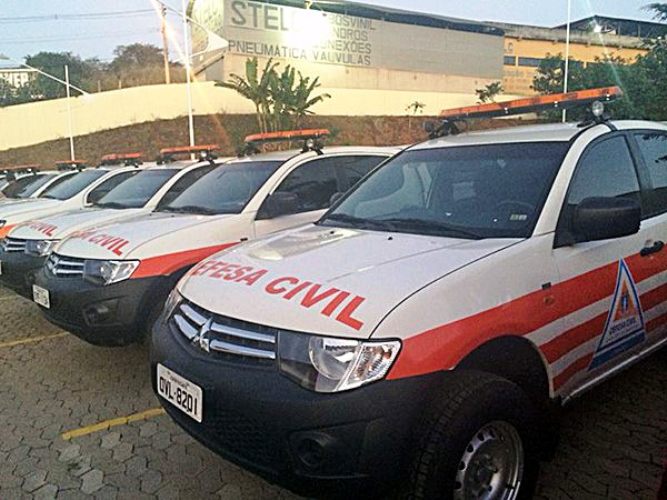 Parceria: Governador Renato Casagrande entrega kits de Defesa Civil para Linhares