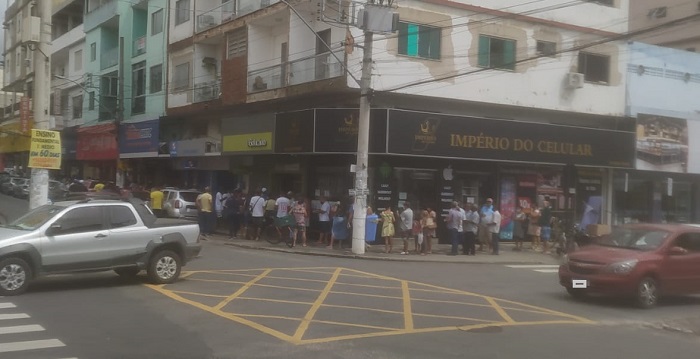 Filas fazem governo mudar decreto em Linhares e outras cidades em Risco Extremo
