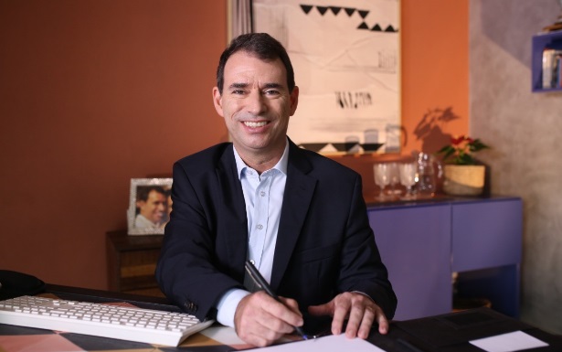 Bruno Marianelli testa positivo para a Covid-19