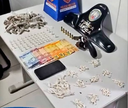 Shell: FT encontra droga, arma e munição em carro de aplicativo