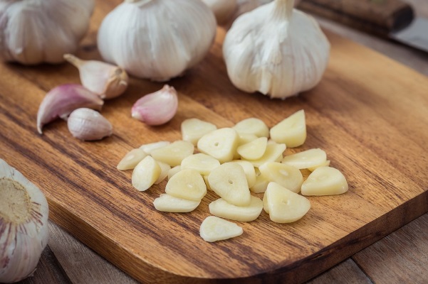 Procon: Preço do alho dispara e chega a R$ 26 o kg em Linhares