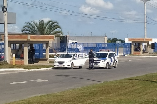 Táxi é parado pela PM em Sooretama. 3 passageiros são revistados