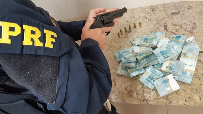 Empresário tem família rendida, e grande quantia em dinheiro é roubada no Centro de Linhares