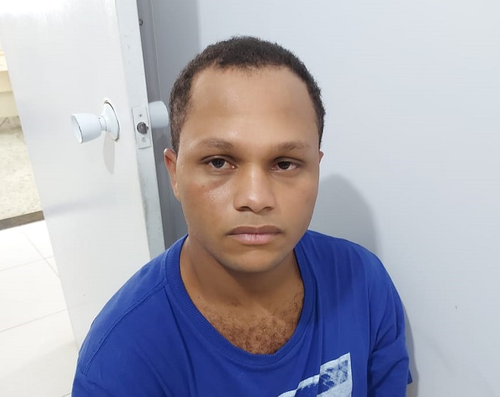 Vim me esconder e vender drogas, afirma foragido da justiça ao ter identificação descoberta na DRL