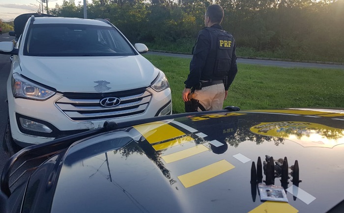 Dois carros roubados recuperados e foragido da justiça preso pela PRF