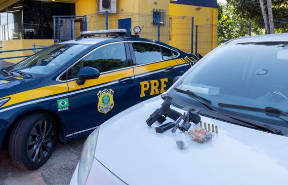 PRF apreende pistola, revólver e muito dinheiro com presos em saidinha em Linhares