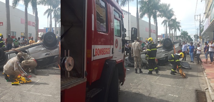 Carro fica com rodas para cima em acidente no Centro de Linhares