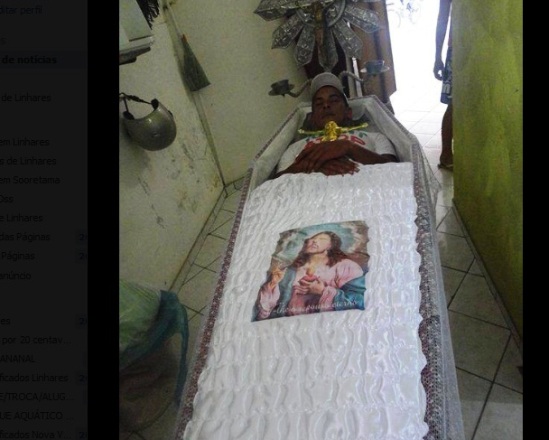 Foto vaza e motorista de rabecão ‘prega’ susto nos amigos